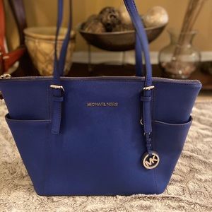 MICHAEL KORS Jet Set East West Blue Top-Zip Tote